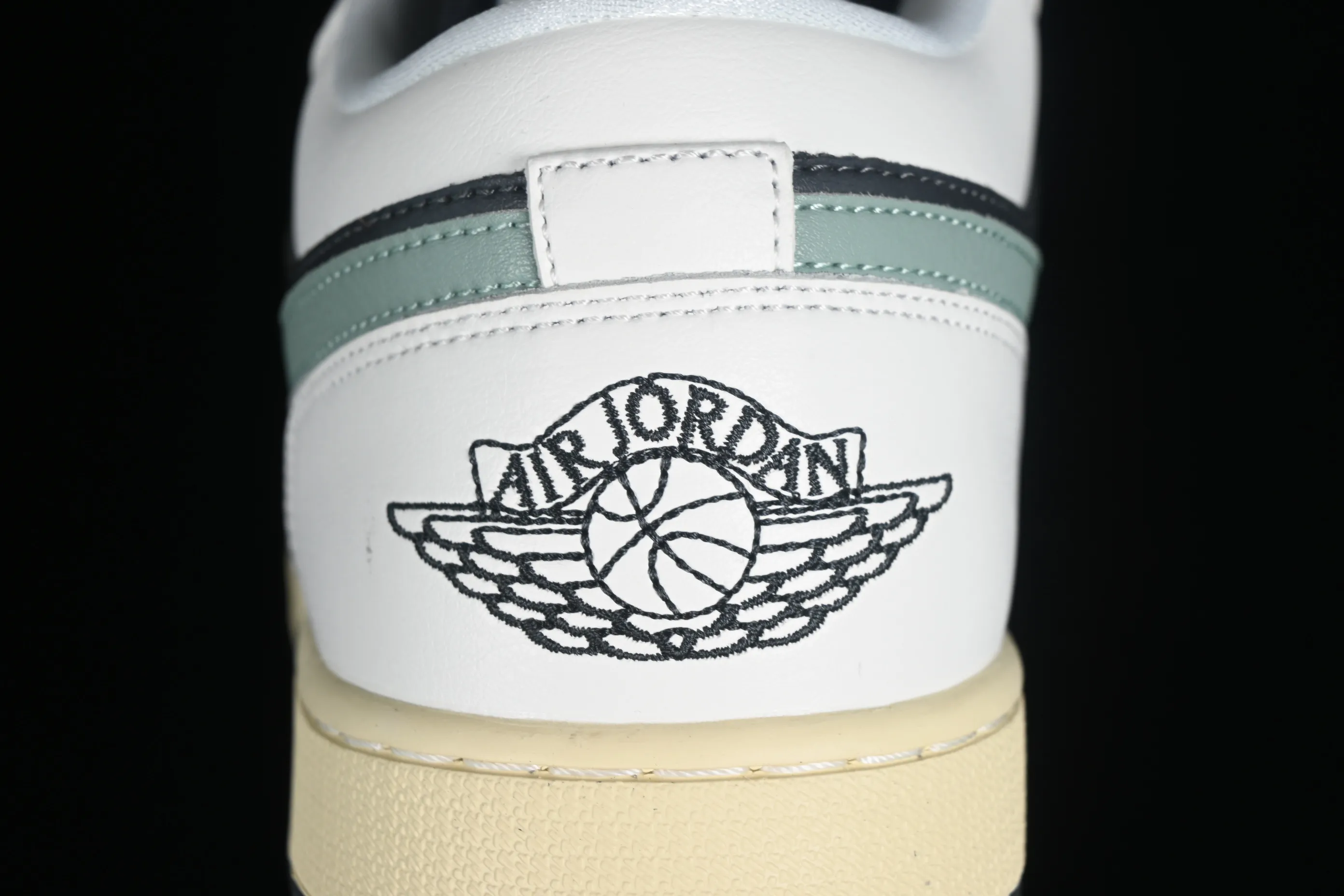 All categories Air Jordan Jordan series basketball shoes Air Jordan 1 Low Z version Air Jordan 1 Low "Team Gold" AJ1 Joe 1 olive black and green low-top cultural casual sneakers DC0774-001